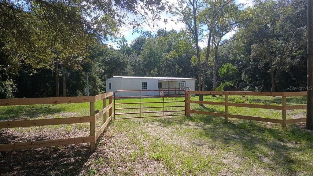 最近售出: $109,000 (2 贝兹, 2 浴室, 989 平方英尺)