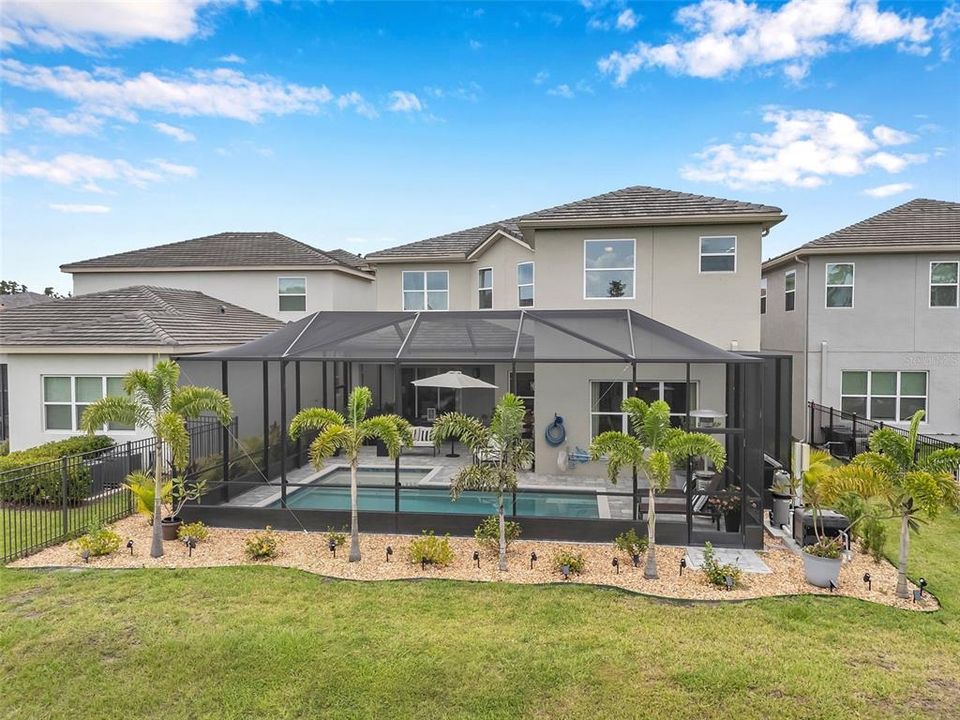 For Sale: $969,000 (6 beds, 5 baths, 4112 Square Feet)