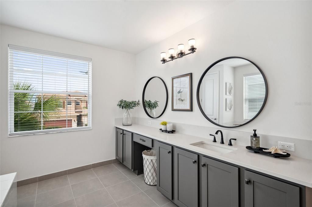 For Sale: $969,000 (6 beds, 5 baths, 4112 Square Feet)