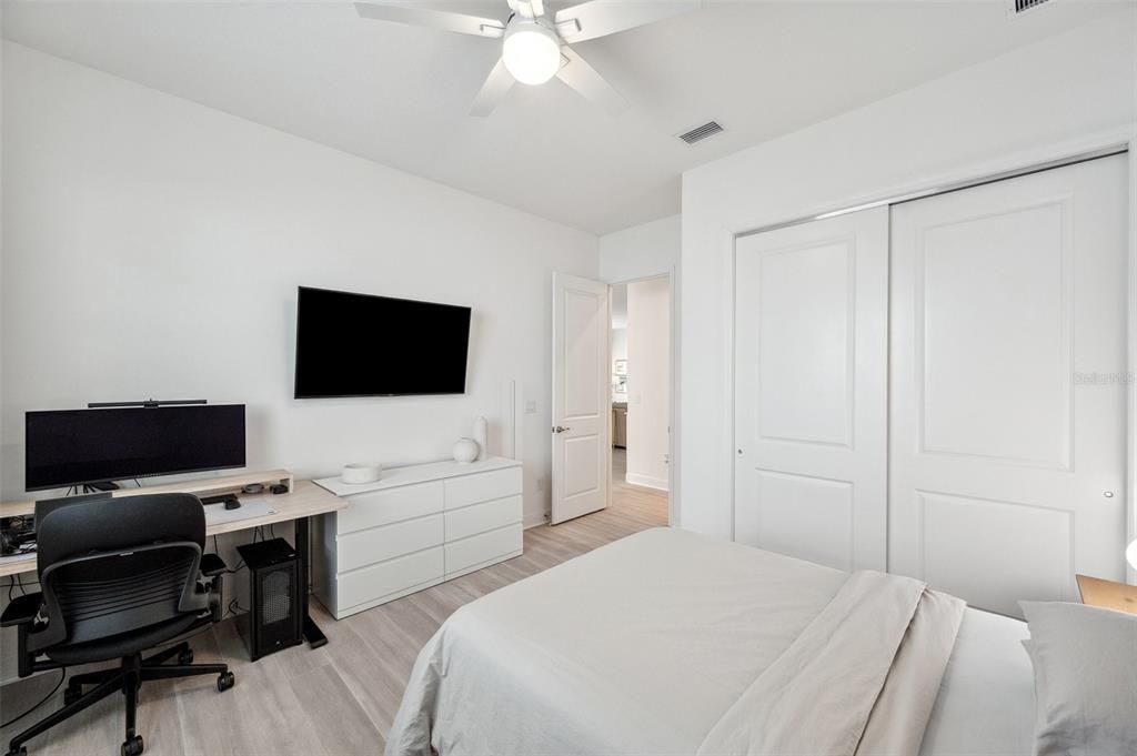 For Sale: $969,000 (6 beds, 5 baths, 4112 Square Feet)