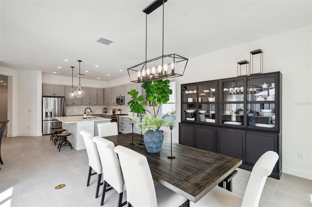 For Sale: $969,000 (6 beds, 5 baths, 4112 Square Feet)