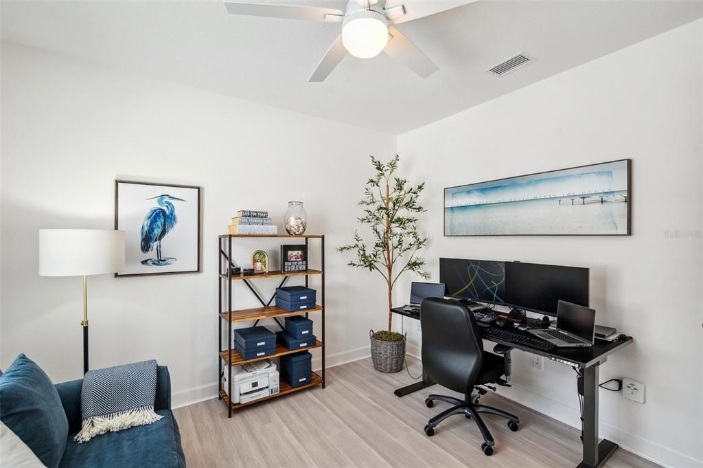 For Sale: $969,000 (6 beds, 5 baths, 4112 Square Feet)