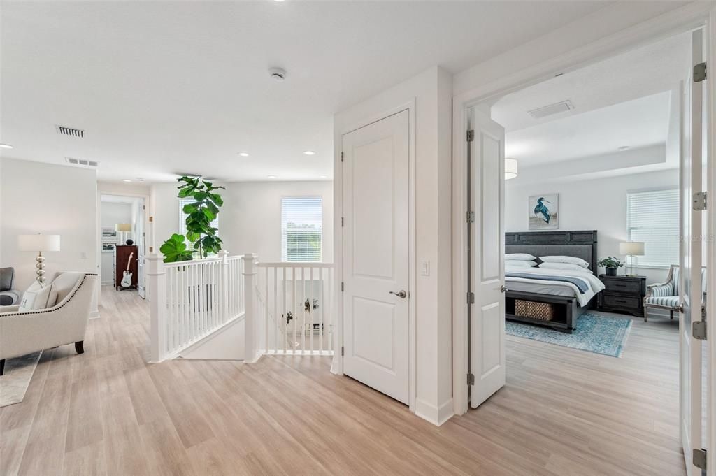 For Sale: $969,000 (6 beds, 5 baths, 4112 Square Feet)