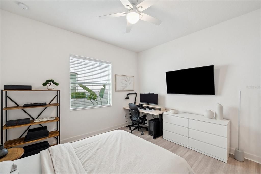 For Sale: $969,000 (6 beds, 5 baths, 4112 Square Feet)