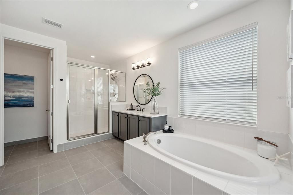 For Sale: $969,000 (6 beds, 5 baths, 4112 Square Feet)