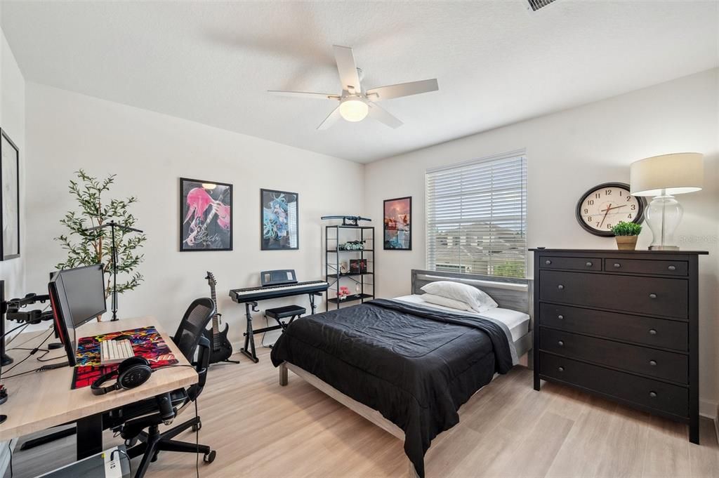 For Sale: $969,000 (6 beds, 5 baths, 4112 Square Feet)