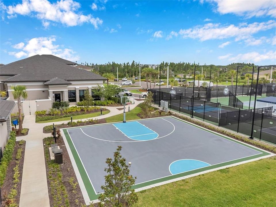 For Sale: $969,000 (6 beds, 5 baths, 4112 Square Feet)