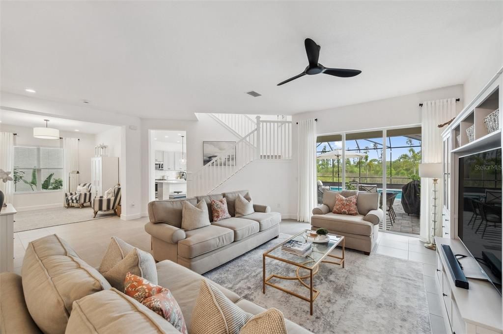 For Sale: $969,000 (6 beds, 5 baths, 4112 Square Feet)