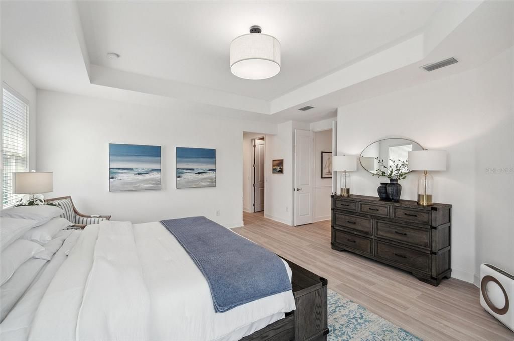 For Sale: $969,000 (6 beds, 5 baths, 4112 Square Feet)