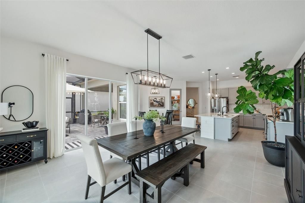 For Sale: $969,000 (6 beds, 5 baths, 4112 Square Feet)