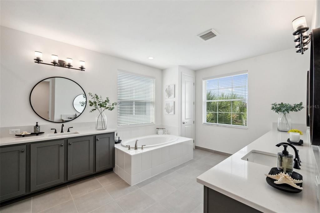 For Sale: $969,000 (6 beds, 5 baths, 4112 Square Feet)