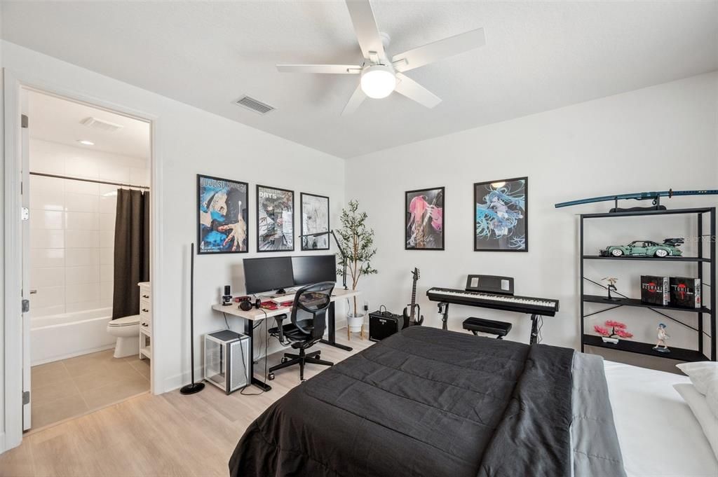 For Sale: $969,000 (6 beds, 5 baths, 4112 Square Feet)