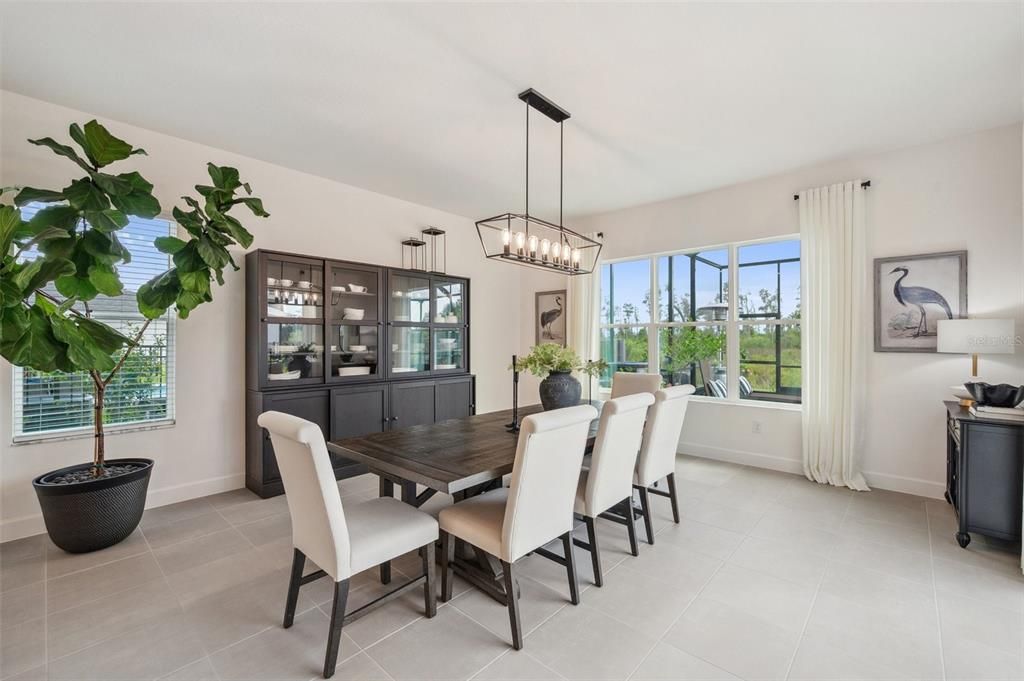 For Sale: $969,000 (6 beds, 5 baths, 4112 Square Feet)