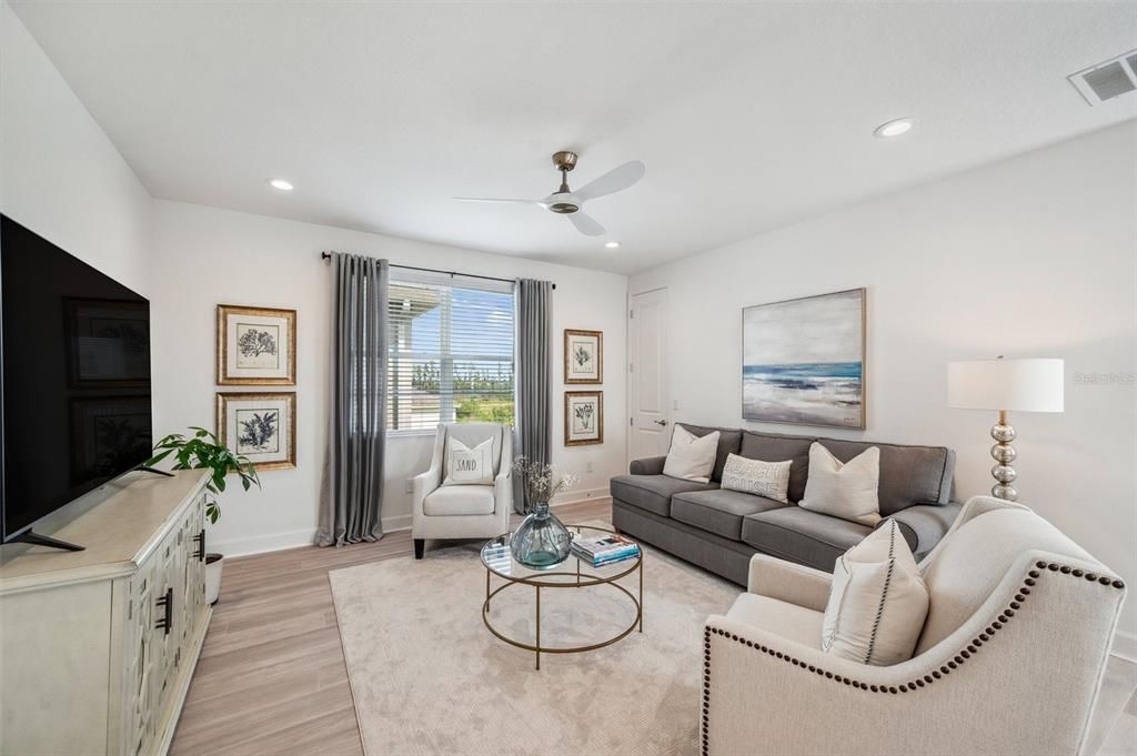 For Sale: $969,000 (6 beds, 5 baths, 4112 Square Feet)