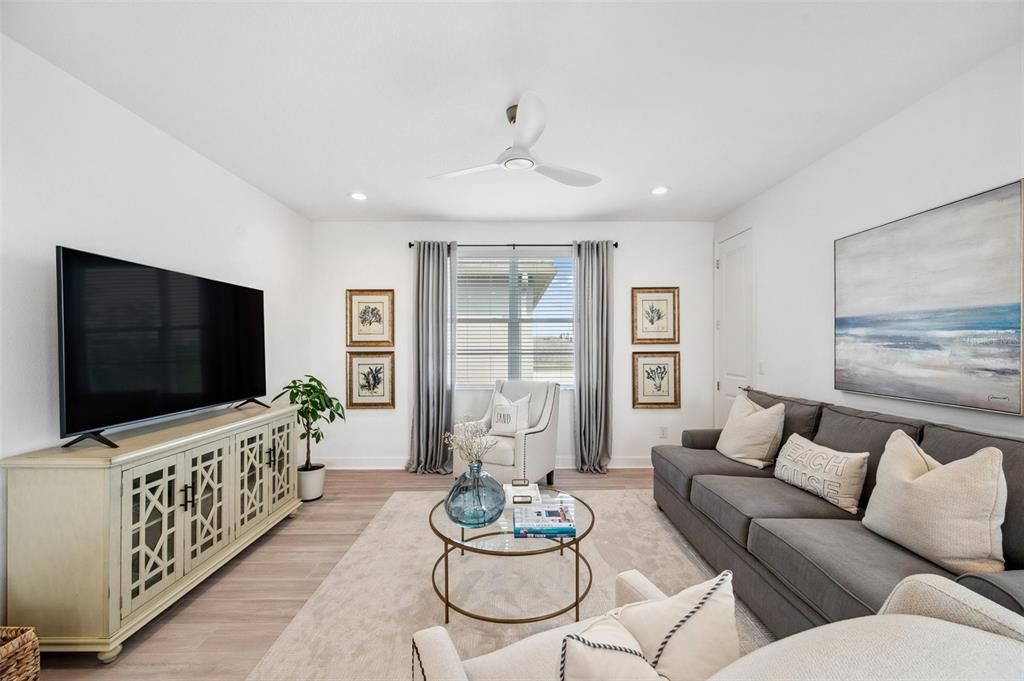 For Sale: $969,000 (6 beds, 5 baths, 4112 Square Feet)