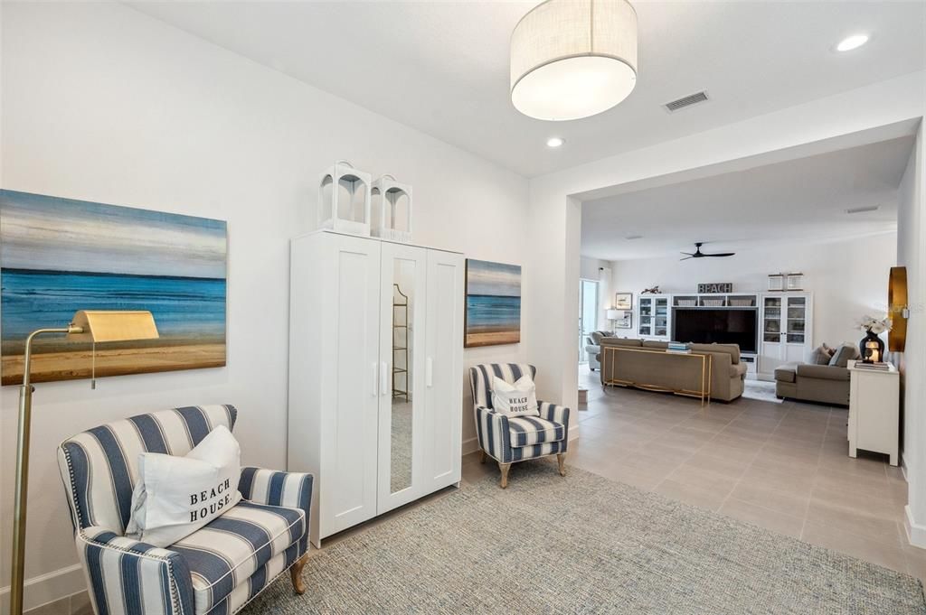 For Sale: $969,000 (6 beds, 5 baths, 4112 Square Feet)