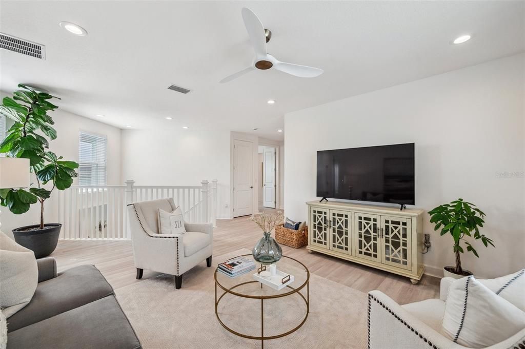 For Sale: $969,000 (6 beds, 5 baths, 4112 Square Feet)