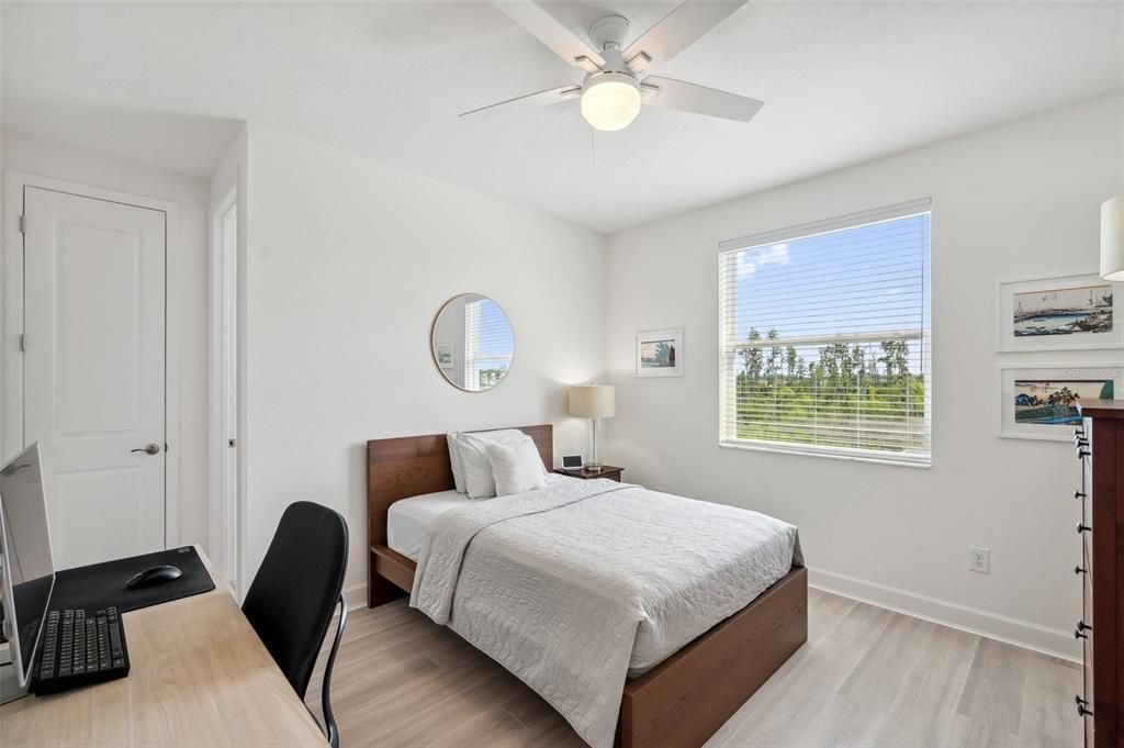 For Sale: $969,000 (6 beds, 5 baths, 4112 Square Feet)