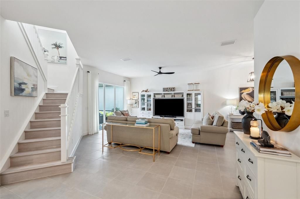 For Sale: $969,000 (6 beds, 5 baths, 4112 Square Feet)