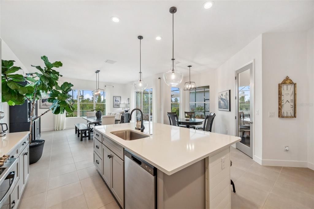 For Sale: $969,000 (6 beds, 5 baths, 4112 Square Feet)