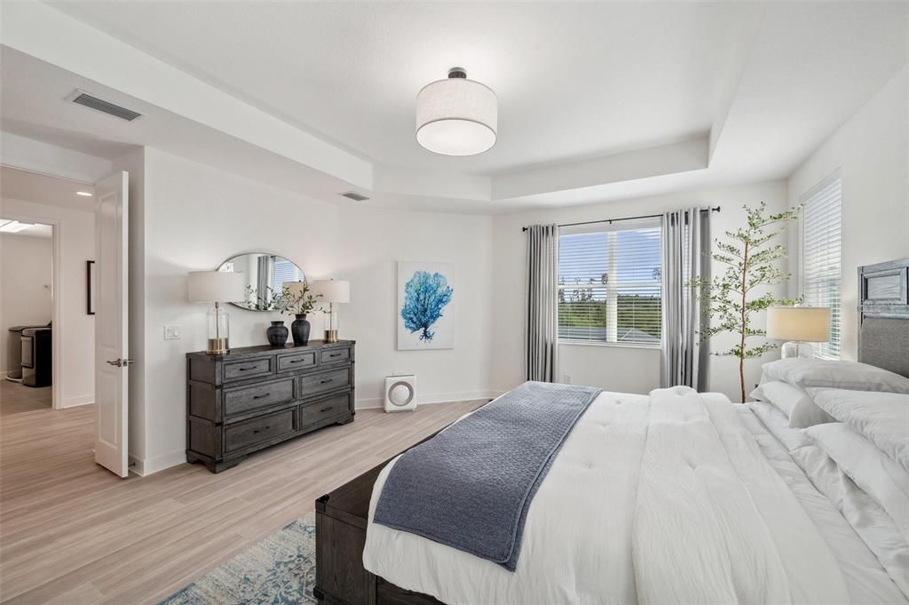 For Sale: $969,000 (6 beds, 5 baths, 4112 Square Feet)