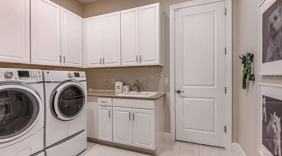 合同活跃: $794,999 (3 贝兹, 3 浴室, 3120 平方英尺)