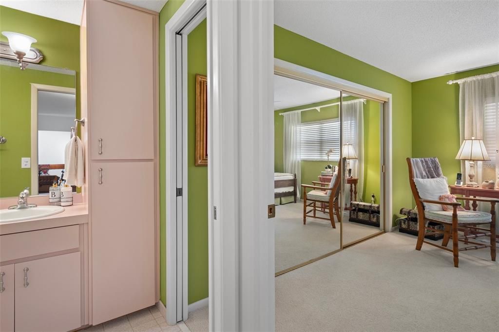 待售: $450,000 (2 贝兹, 2 浴室, 2199 平方英尺)