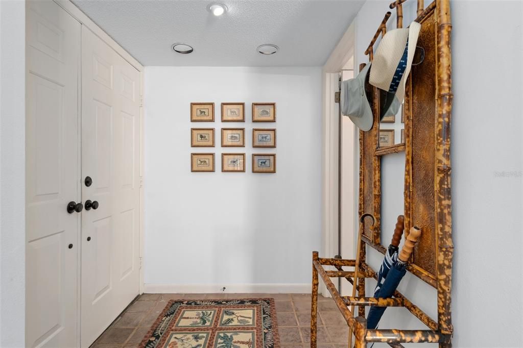 待售: $450,000 (2 贝兹, 2 浴室, 2199 平方英尺)