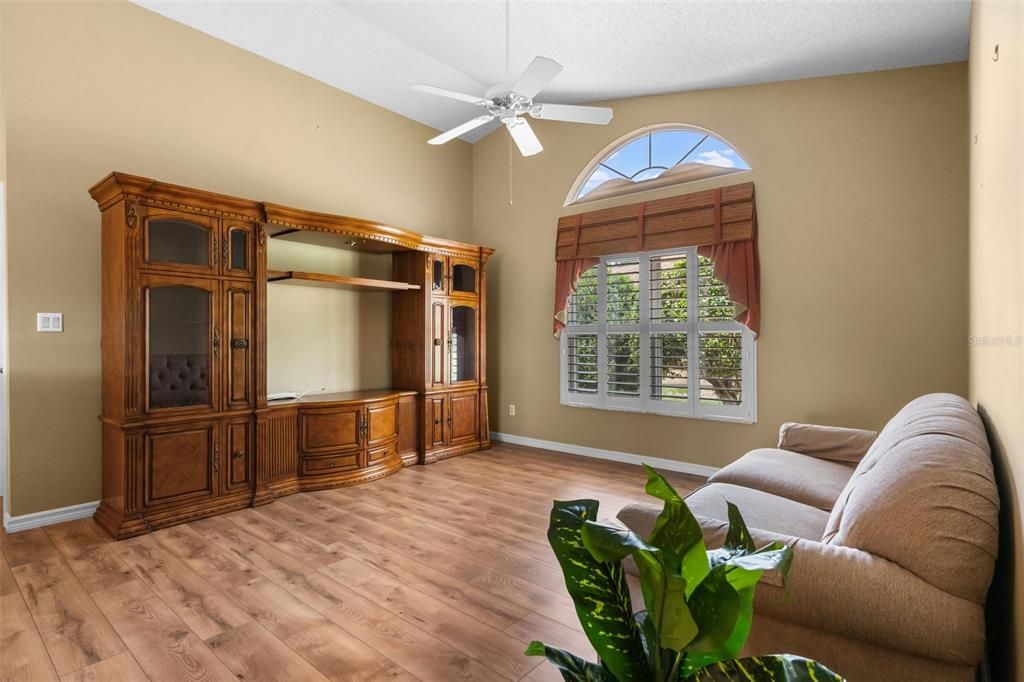 Active With Contract: $364,900 (3 beds, 2 baths, 2514 Square Feet)