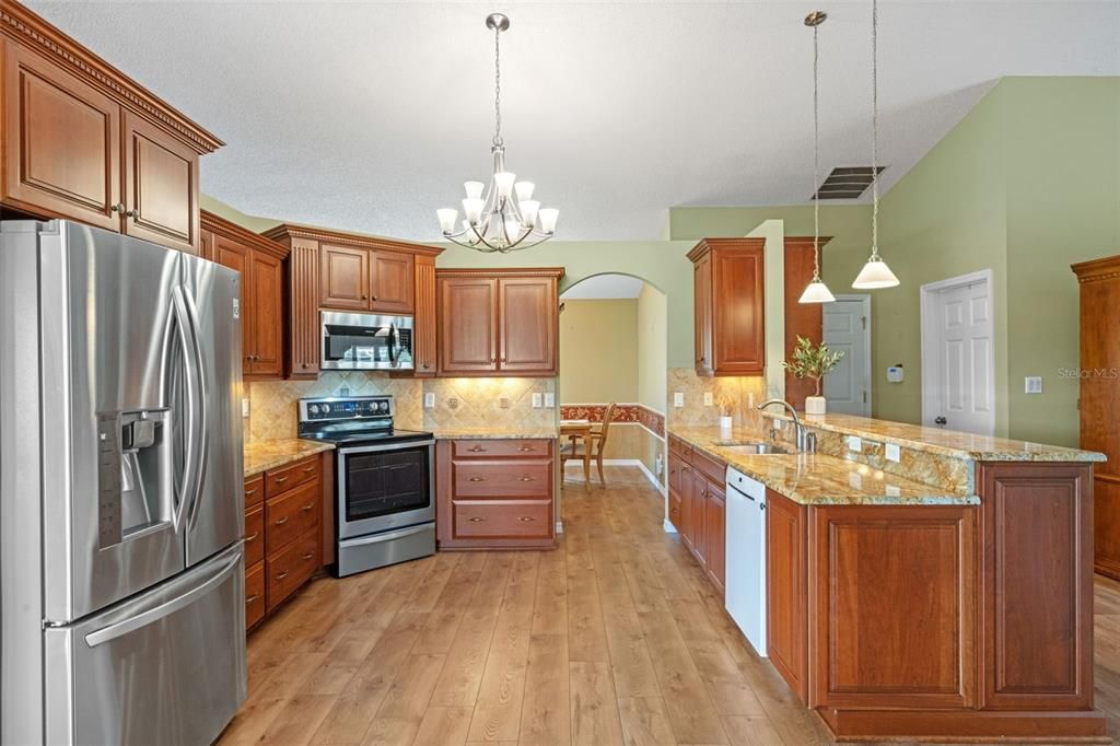 Active With Contract: $364,900 (3 beds, 2 baths, 2514 Square Feet)