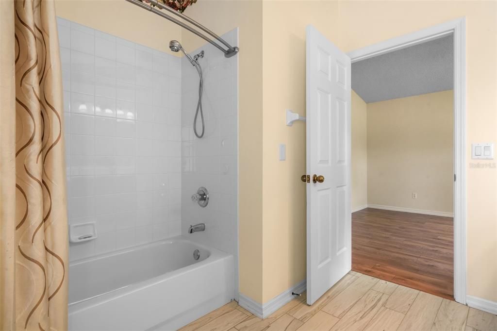 Active With Contract: $364,900 (3 beds, 2 baths, 2514 Square Feet)