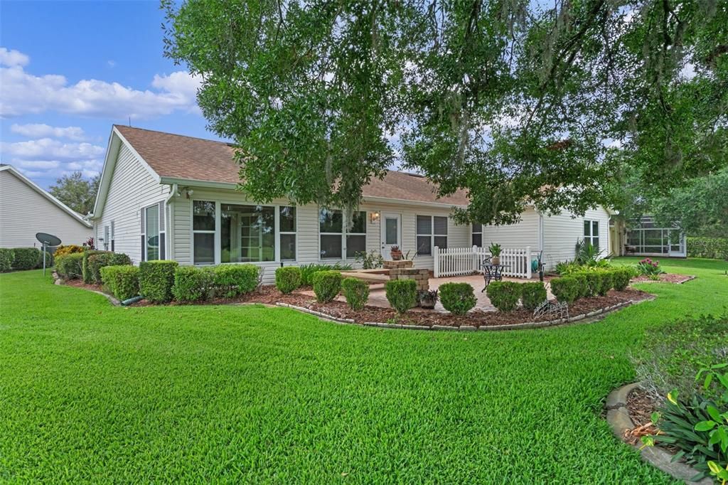 Active With Contract: $364,900 (3 beds, 2 baths, 2514 Square Feet)