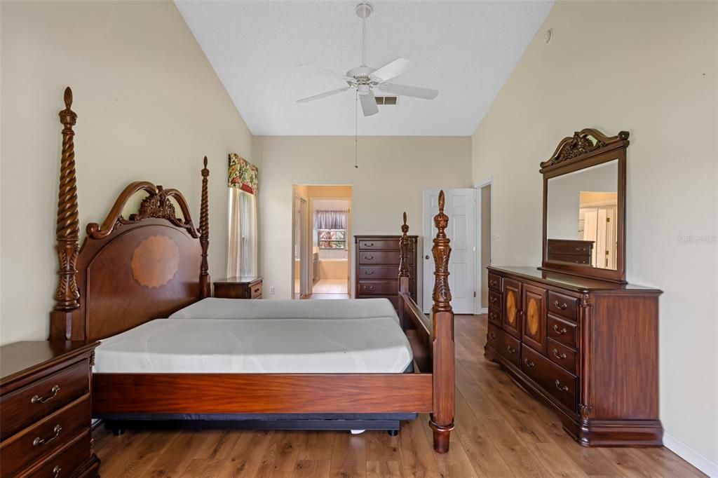 Active With Contract: $364,900 (3 beds, 2 baths, 2514 Square Feet)