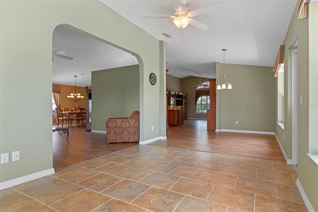 Active With Contract: $364,900 (3 beds, 2 baths, 2514 Square Feet)