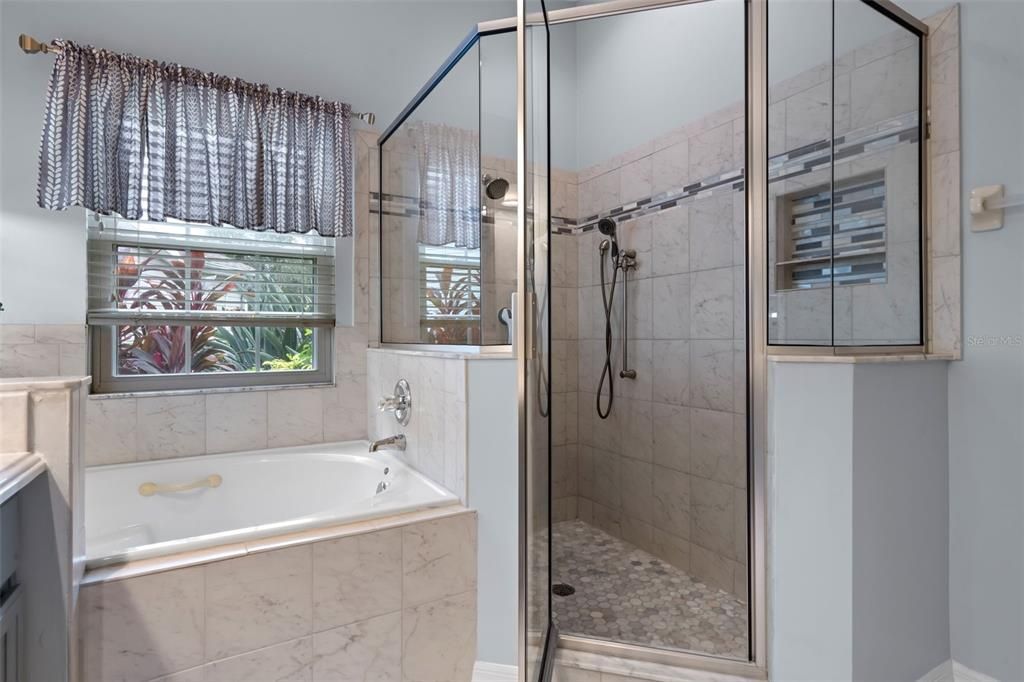 Active With Contract: $364,900 (3 beds, 2 baths, 2514 Square Feet)