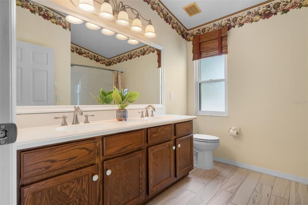 Active With Contract: $364,900 (3 beds, 2 baths, 2514 Square Feet)