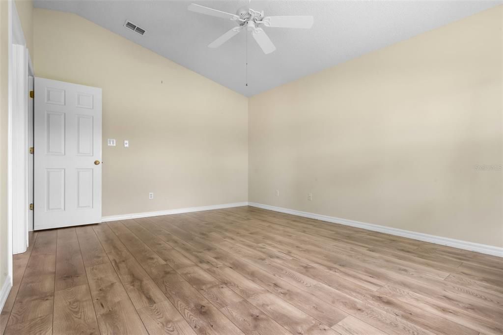 Active With Contract: $364,900 (3 beds, 2 baths, 2514 Square Feet)