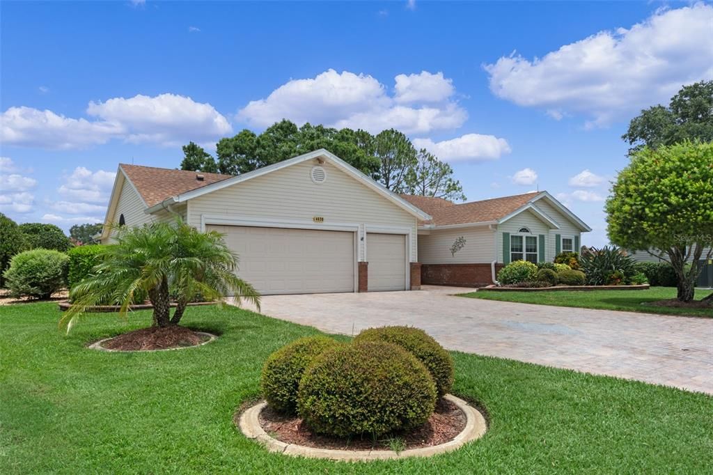 Active With Contract: $364,900 (3 beds, 2 baths, 2514 Square Feet)