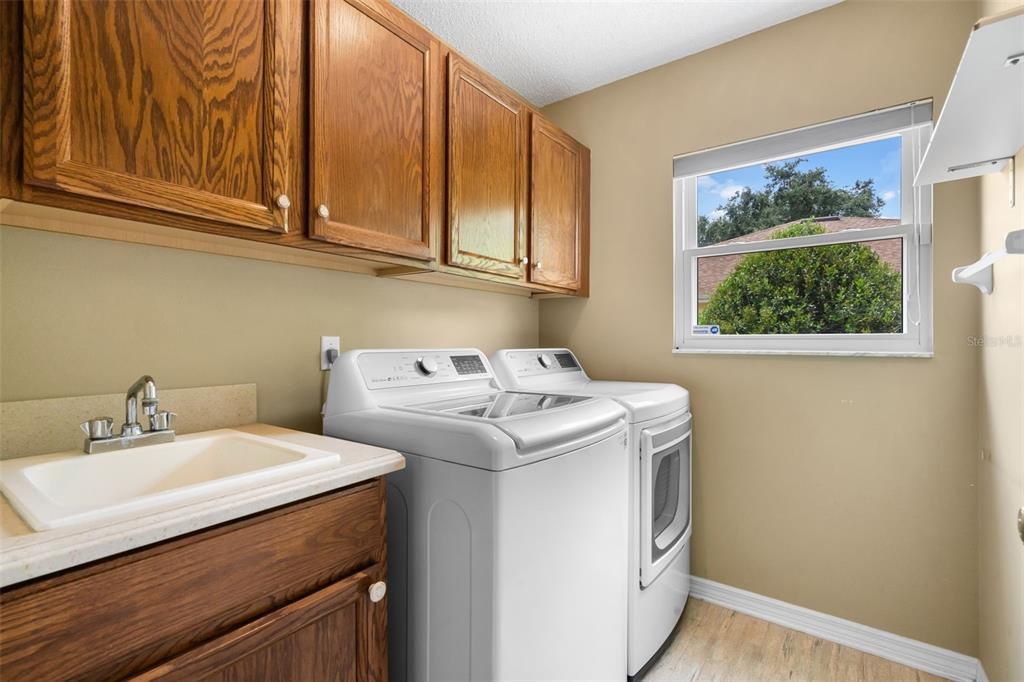 Active With Contract: $364,900 (3 beds, 2 baths, 2514 Square Feet)