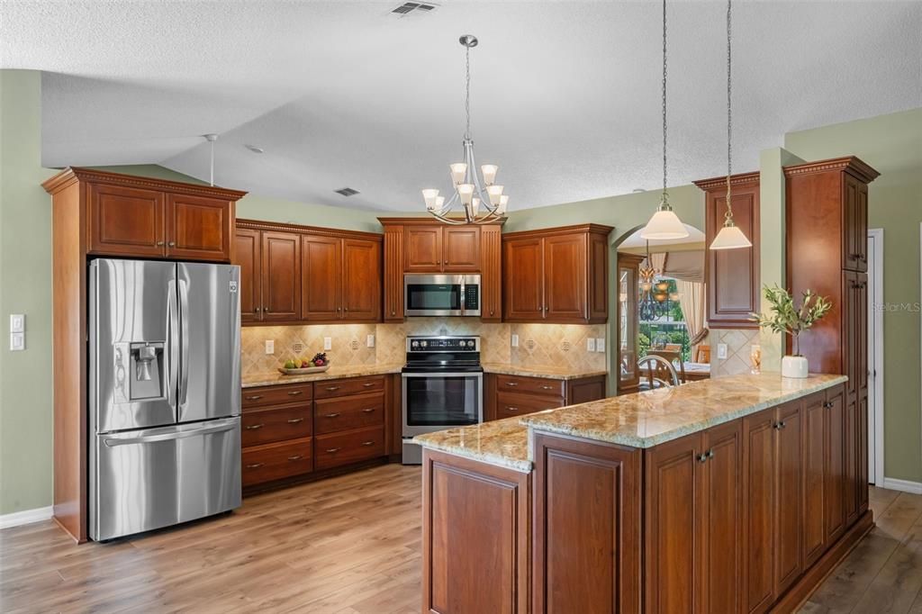 Active With Contract: $364,900 (3 beds, 2 baths, 2514 Square Feet)