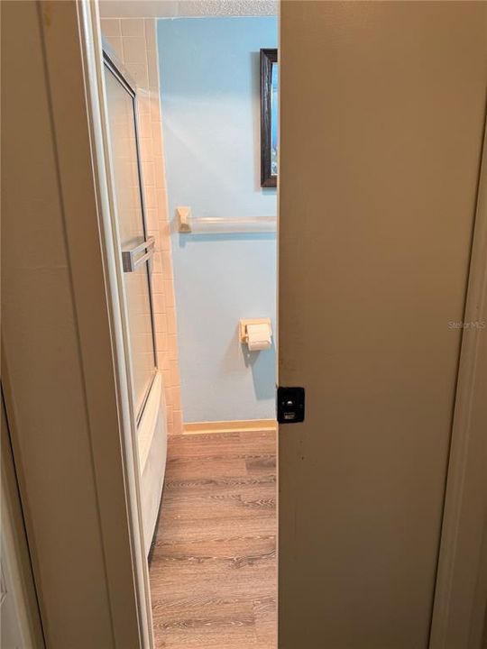 Под контрактом: $75,000 (2 спален, 2 ванн, 919 Квадратных фут)