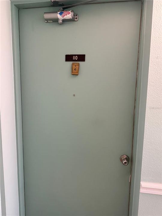 Под контрактом: $75,000 (2 спален, 2 ванн, 919 Квадратных фут)