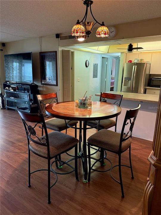 Под контрактом: $75,000 (2 спален, 2 ванн, 919 Квадратных фут)