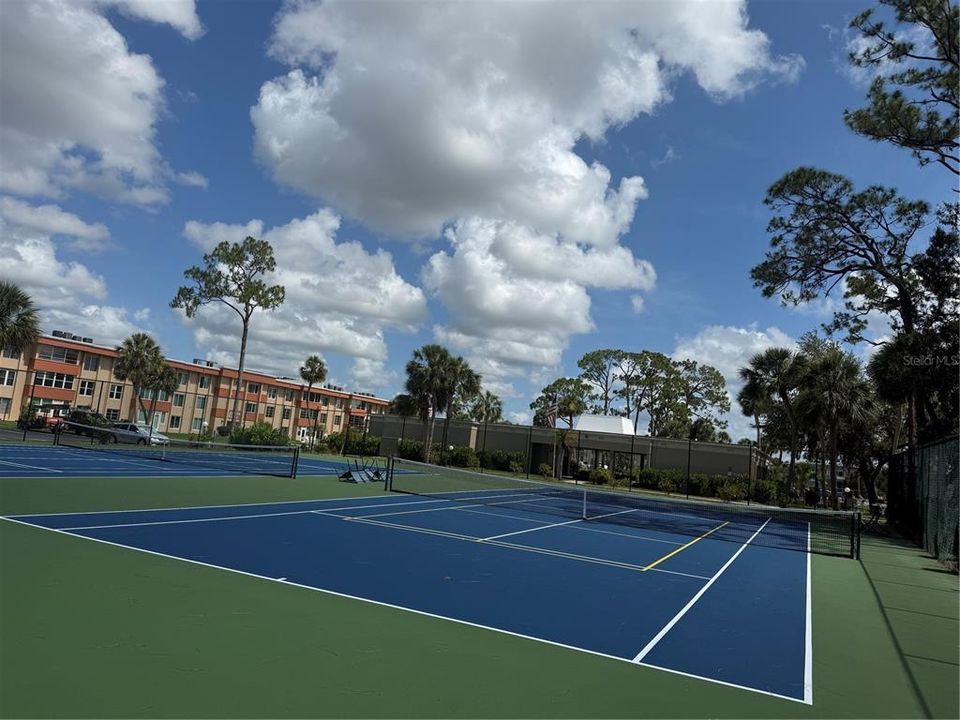 Под контрактом: $75,000 (2 спален, 2 ванн, 919 Квадратных фут)