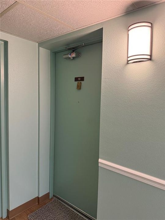 Под контрактом: $75,000 (2 спален, 2 ванн, 919 Квадратных фут)