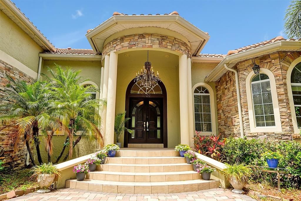 Recently Sold: $1,450,000 (6 beds, 4 baths, 5511 Square Feet)