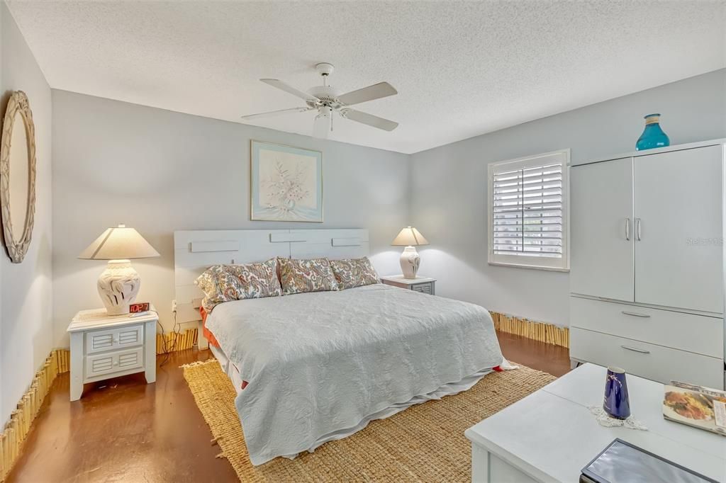 Activo con contrato: $350,000 (2 camas, 2 baños, 1333 Pies cuadrados)