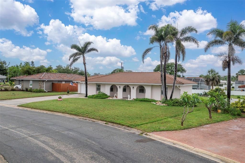 Activo con contrato: $350,000 (2 camas, 2 baños, 1333 Pies cuadrados)