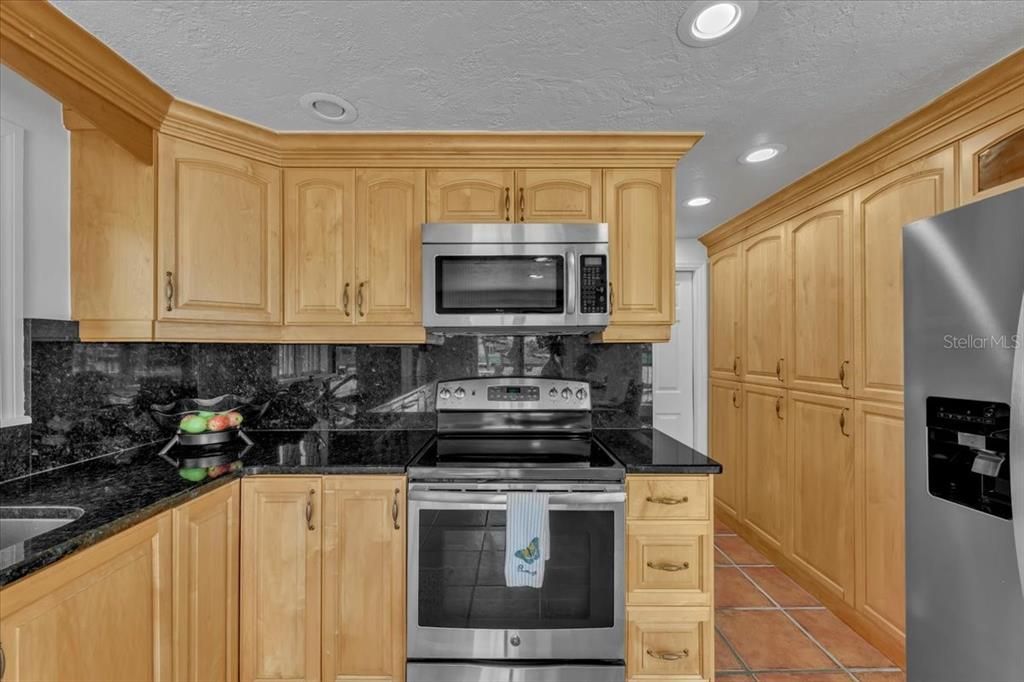 待售: $1,080,000 (2 贝兹, 3 浴室, 1680 平方英尺)