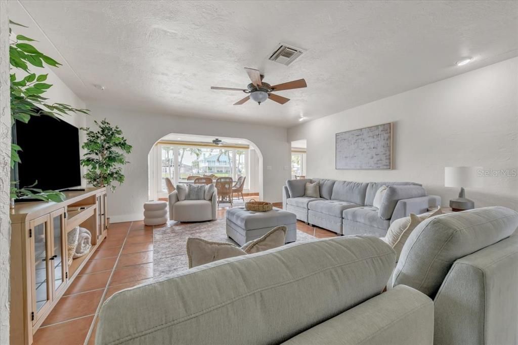 待售: $1,080,000 (2 贝兹, 3 浴室, 1680 平方英尺)